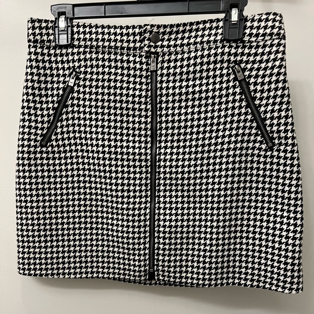 Black and white mini skirt